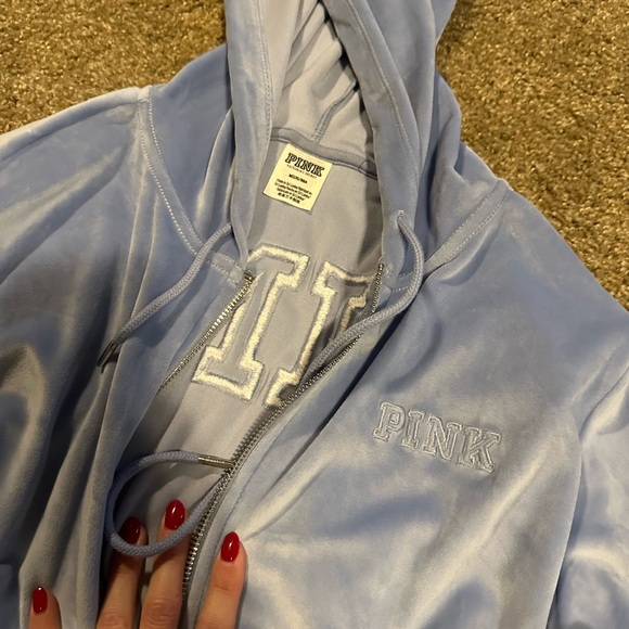 Victoria’s Secret lounge set; never been worn; size medium - Picture 5 of 5